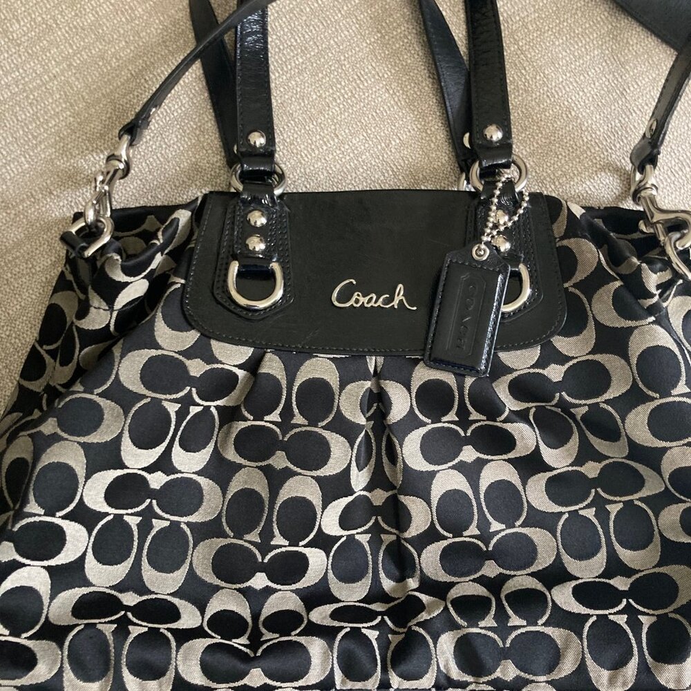 Coach Signature Canvas Tote/Handbag